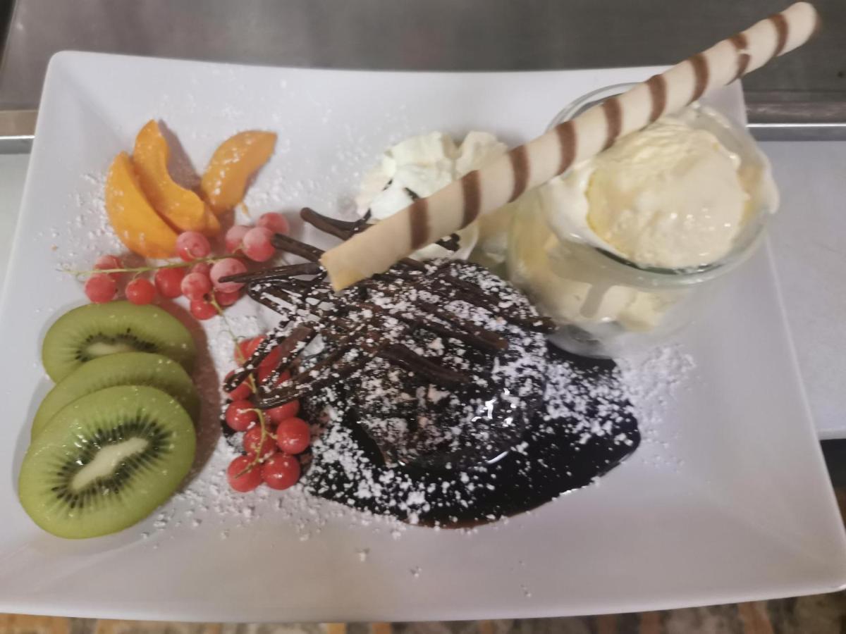 Schliefauhof Hotel Randegg Екстериор снимка